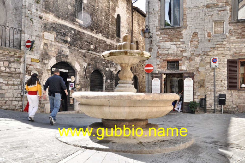 la fontana del Bargello di Gubbio