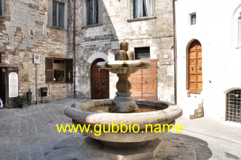 la fontana del Bargello di Gubbio