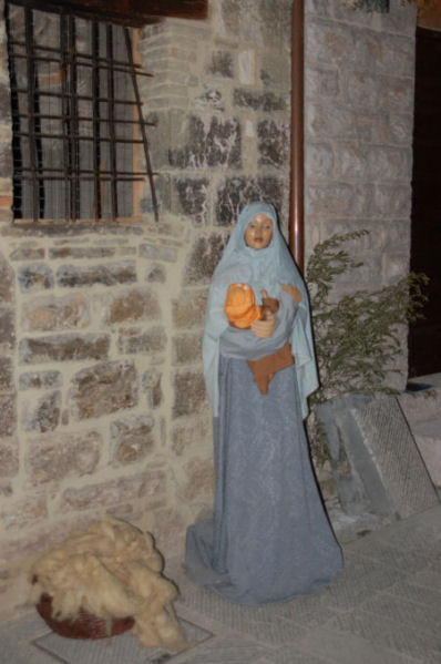 Il presepe del quartiere San Martino. Primi piani femminili